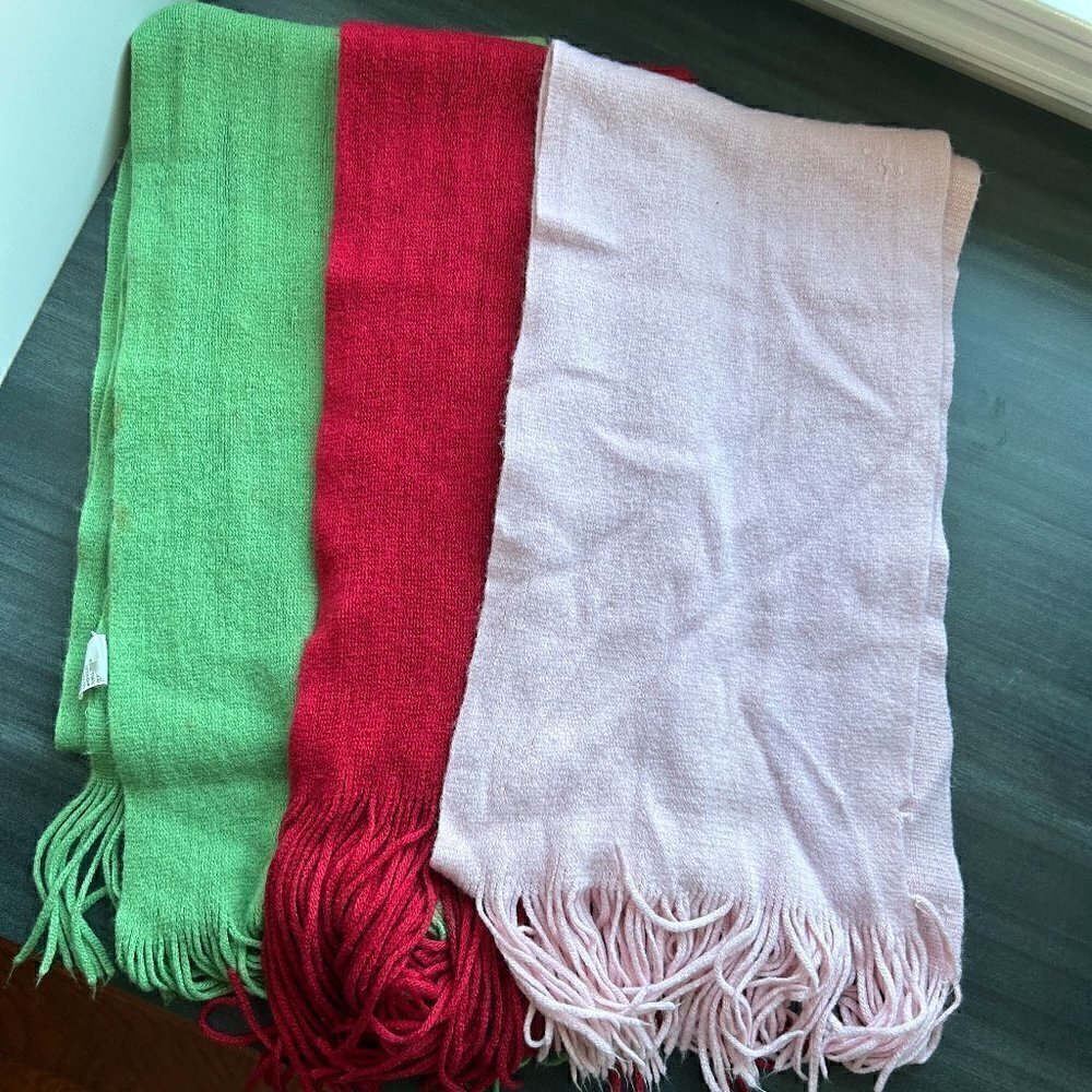 Green Red & Pink Women's Scarves GUC